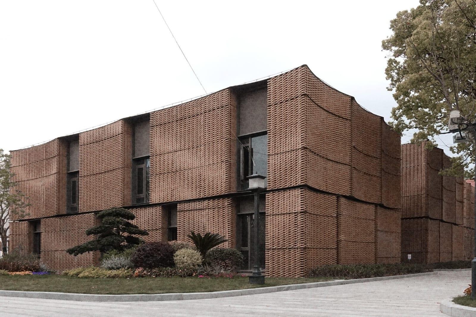 Built robotic brick facade with flowing pattern at Shenjia Garden
