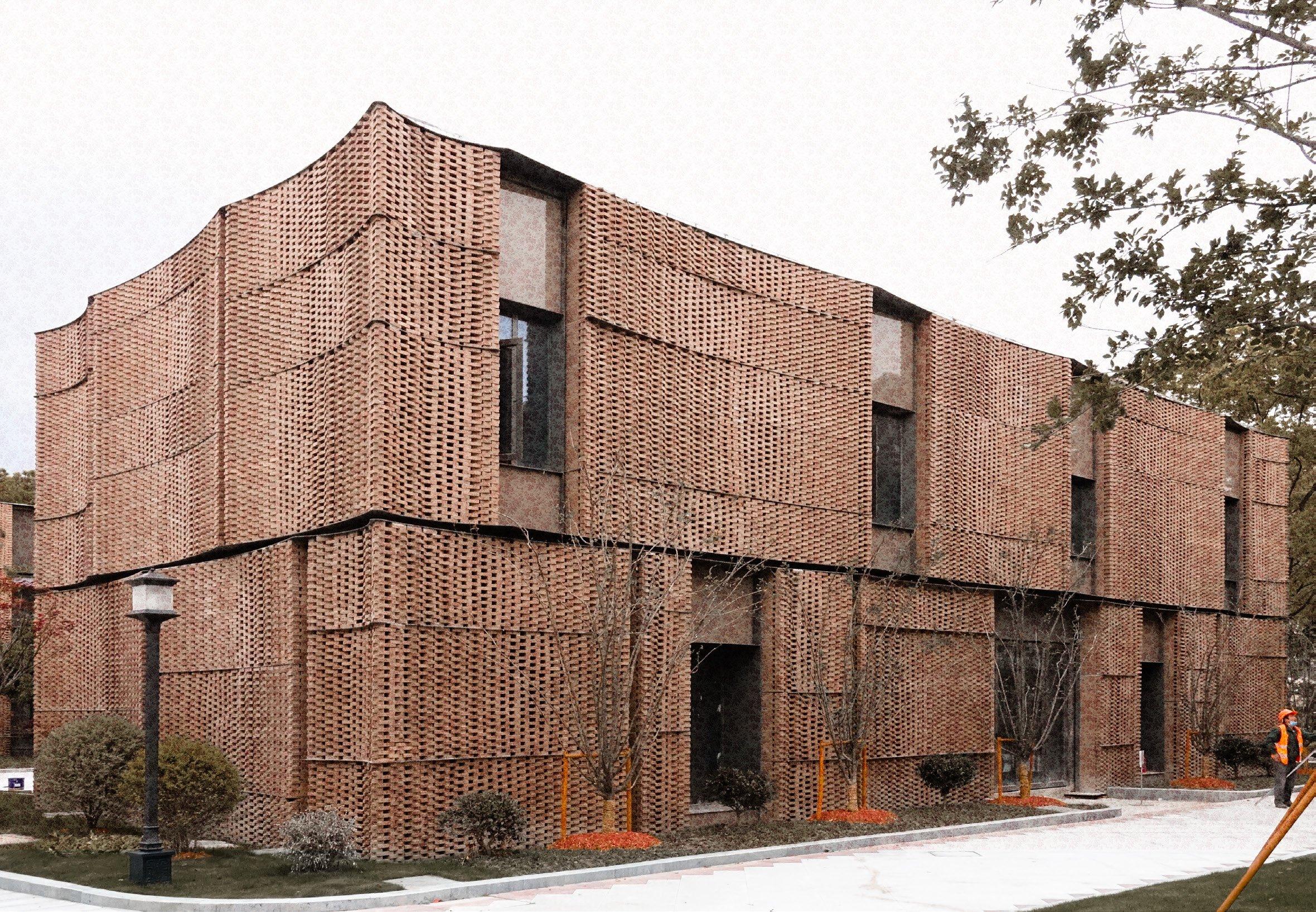 Brick facade construction with robotic masonry