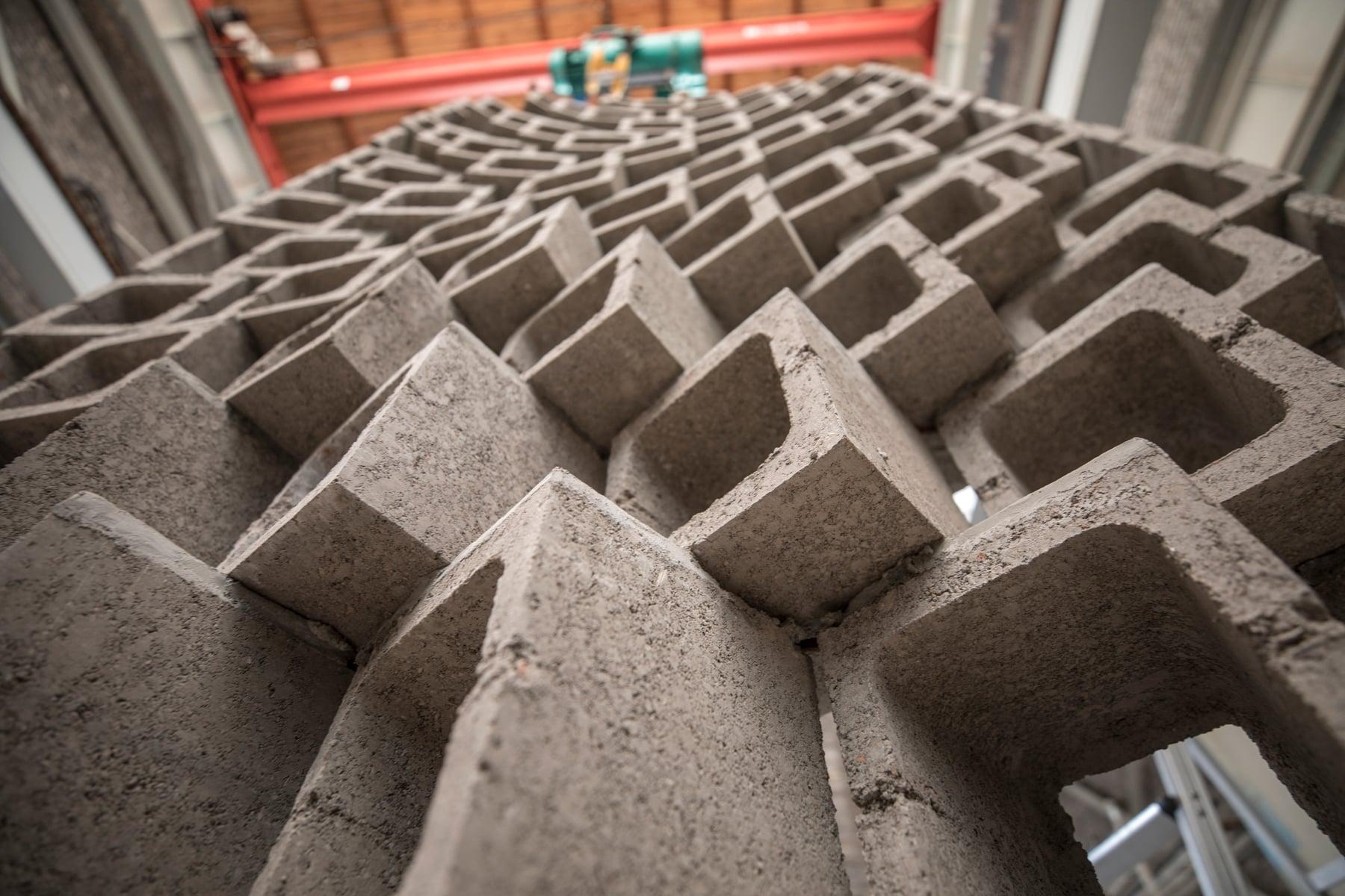 Concrete additive-manufacturing texture