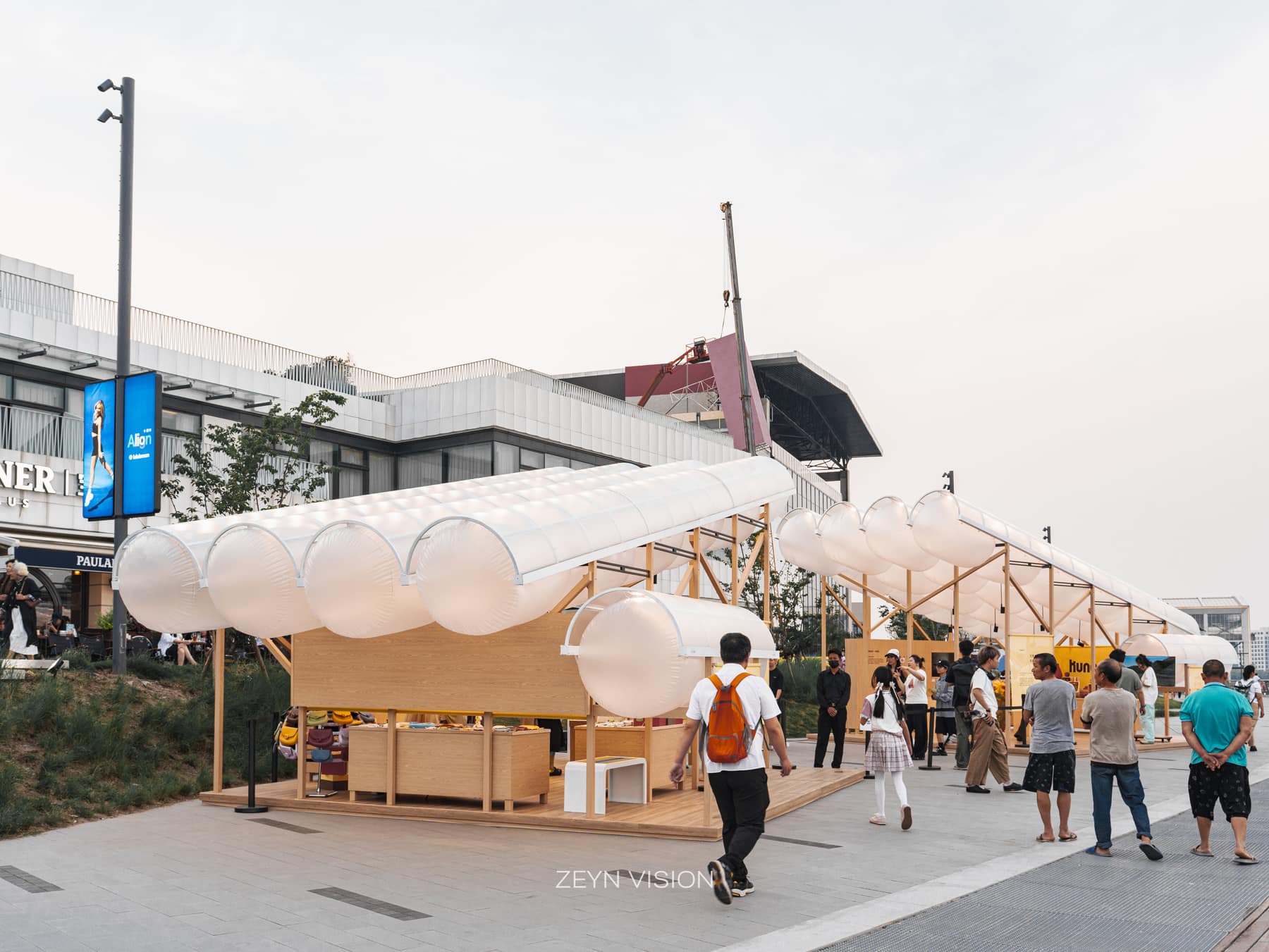 White tube bundles crowning the roof canopy