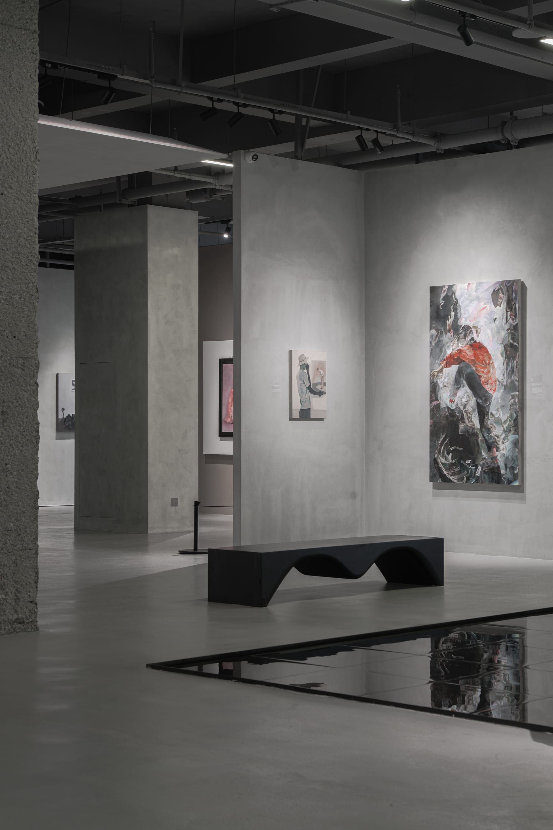 Main gallery — sculptural bench and its floor reflection