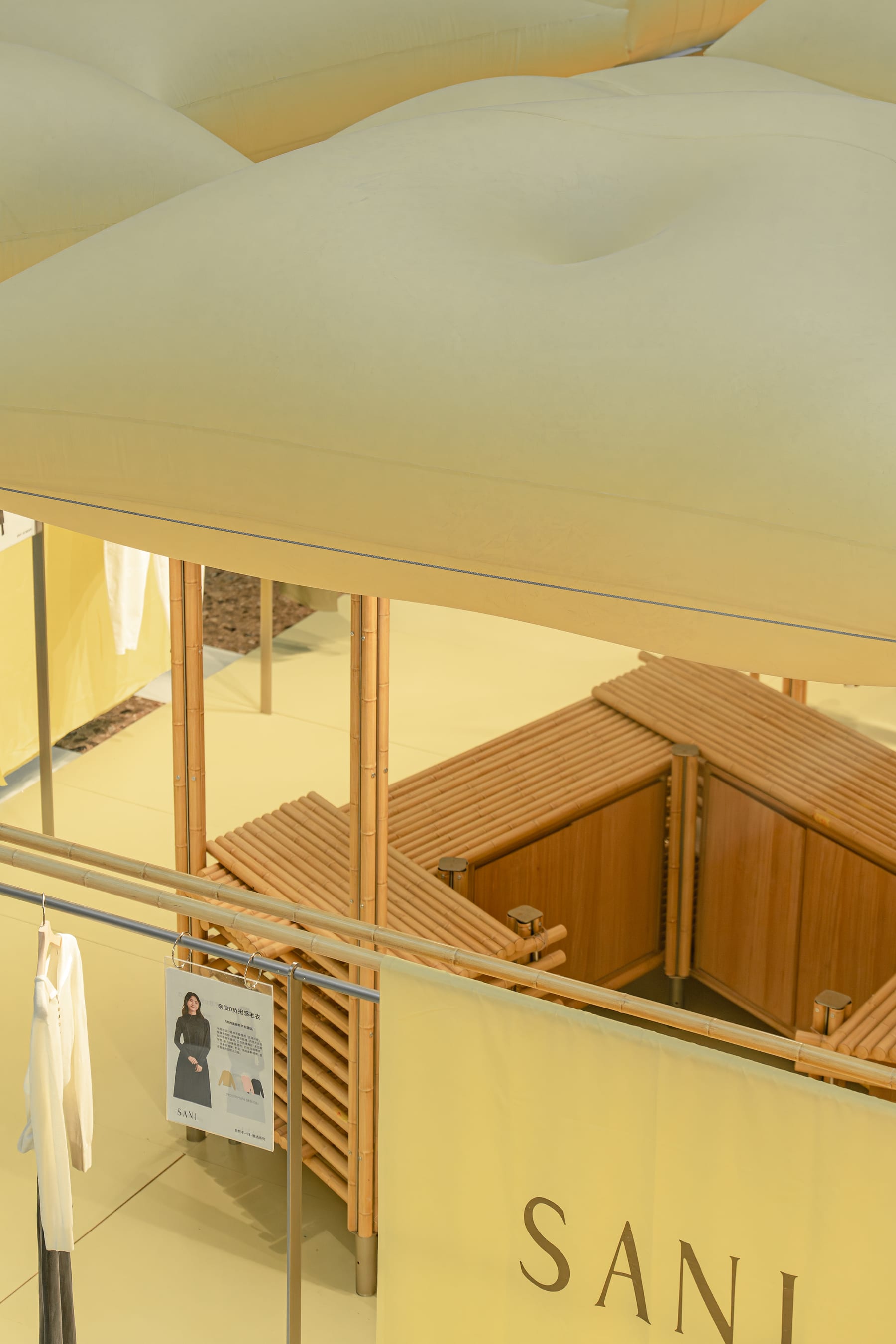Cashier and fitting modules under the canopy, collection poster on the rail