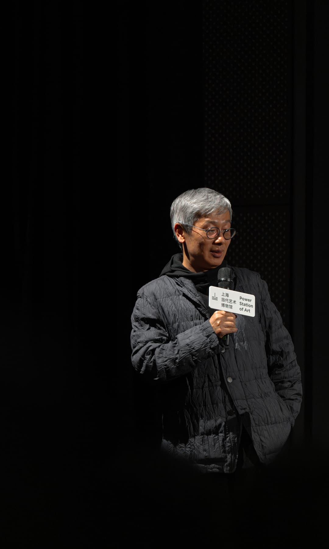 The lecturer between rows
